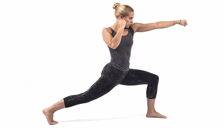 11 postures de BoxingYoga pour muscler les bras, les abdominaux et l'attitude